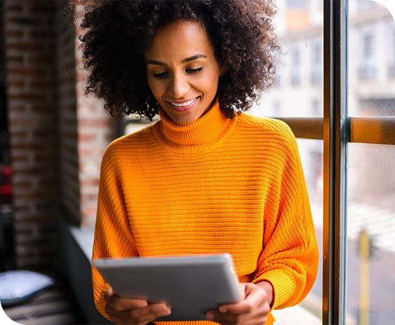 Woman-looking-at-tablet